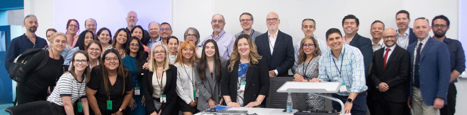 Académicos asistentes al Global Family Business Summit 2025